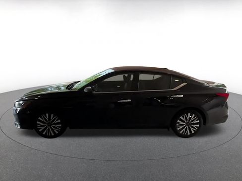 Used 2025 Nissan Altima 2.5 SV FWD image 7