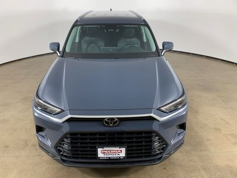 Used 2025 Toyota Grand Highlander AWD image 4