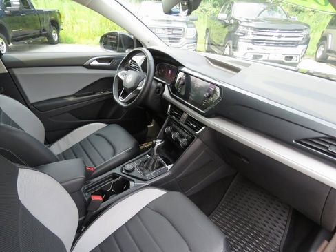Used 2022 Volkswagen Taos SEL image 13