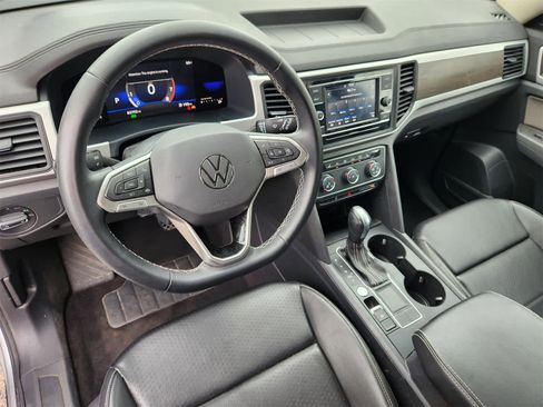 Used 2022 Volkswagen Atlas SE image 2