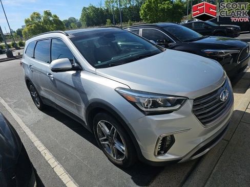 Used 2017 Hyundai Santa Fe SE image 1
