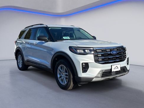New 2026 Ford Explorer Active w/ Active Comfort Package RWD image 8