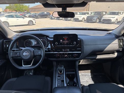 Used 2025 Nissan Pathfinder SV FWD image 31