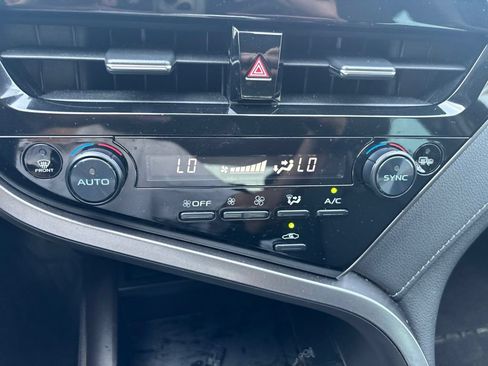 Used 2022 Toyota Camry SE w/ Carpet Mat Package (TMS) FWD image 23