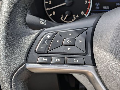 Used 2024 Nissan Altima 2.5 SV FWD image 18