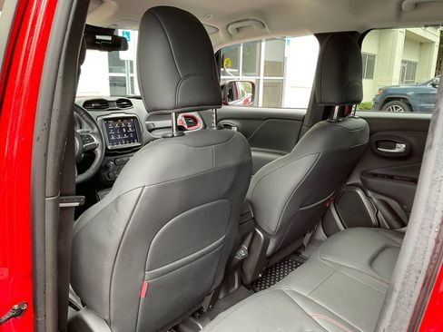 Used 2023 Jeep Renegade Trailhawk w/ Trailhawk Elite Group AWD/4WD image 31