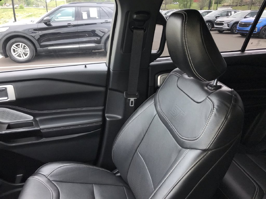 Used 2022 Ford Explorer ST w/ Equipment Group 401A AWD/4WD image 25