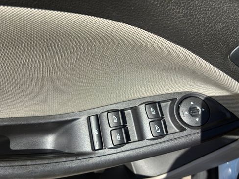 Used 2016 Ford Focus SE w/ SE Power Seat Package image 20