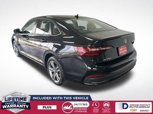 Used 2024 Volkswagen Jetta SE FWD image 6