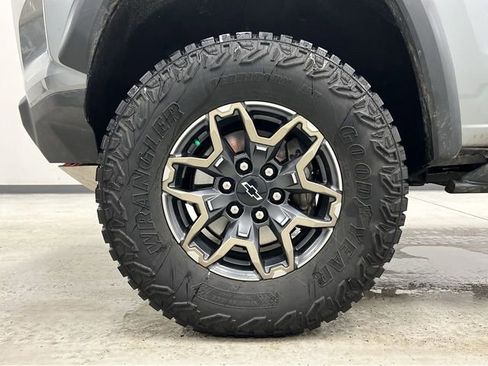 Certified 2025 Chevrolet Colorado ZR2 w/ Technology Package image 33