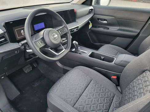 New 2026 Nissan Kicks SV w/ SV Premium Package FWD image 7