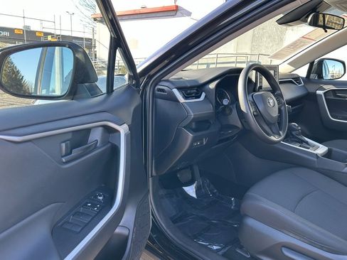 Certified 2022 Toyota RAV4 LE image 9