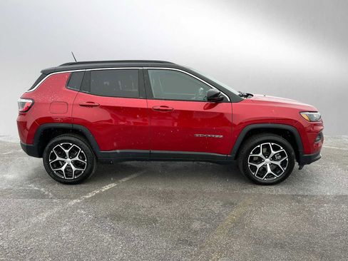 Used 2024 Jeep Compass Limited image 2