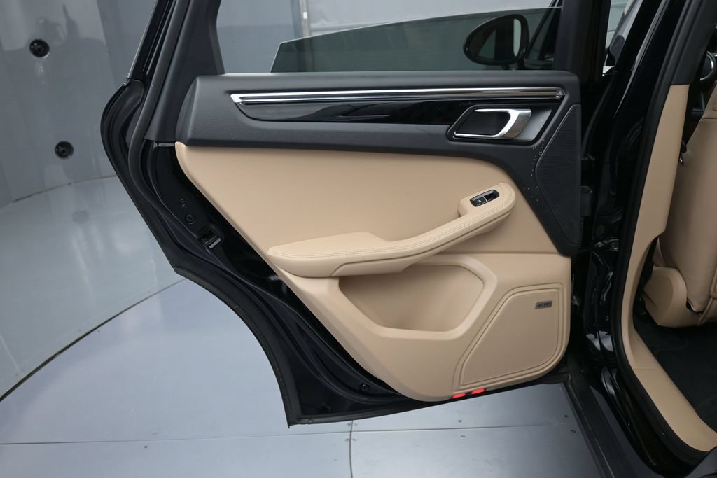 Certified 2026 Porsche Macan AWD/4WD image 22