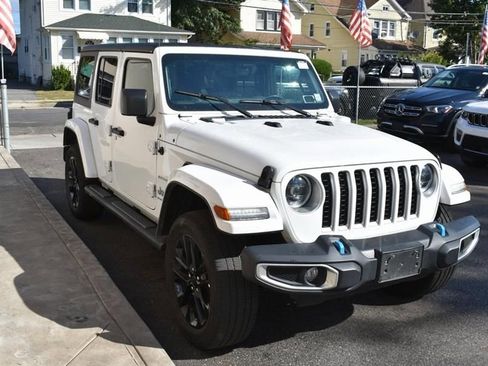 Used 2023 Jeep Wrangler Unlimited Sahara w/ Cold Weather Group image 4