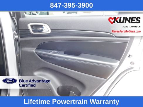 Used 2020 Jeep Grand Cherokee Laredo image 16