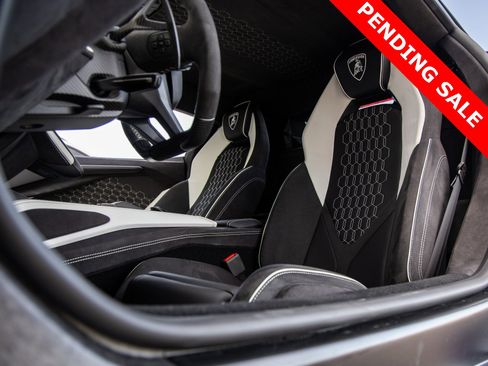Used 2024 Lamborghini Revuelto image 36