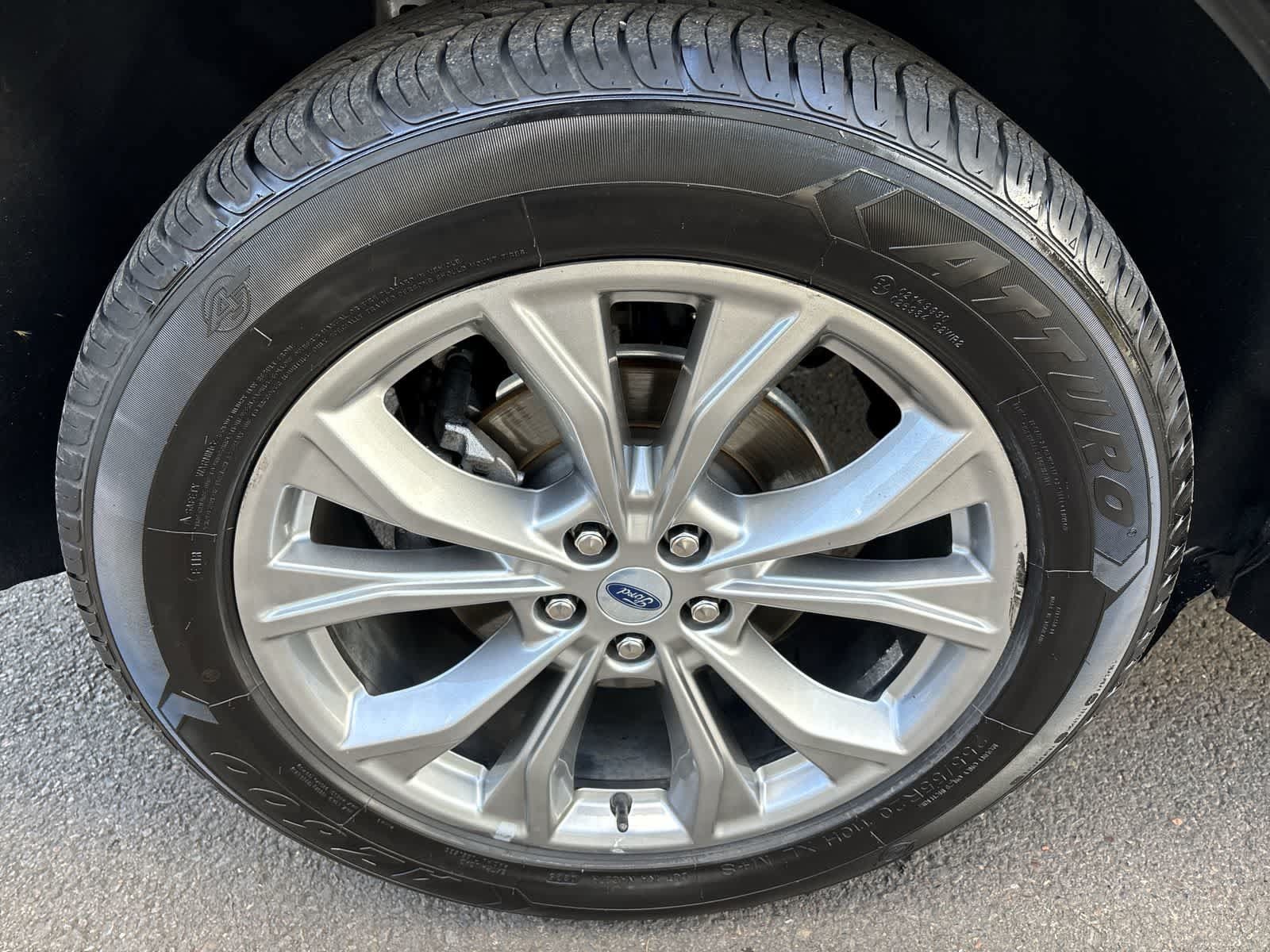 Used 2023 Ford Explorer Limited AWD/4WD image 4