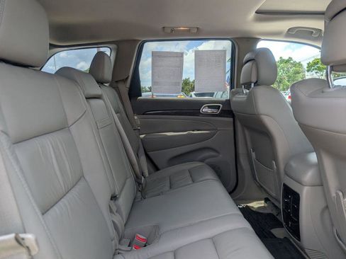 Used 2011 Jeep Grand Cherokee Laredo image 12