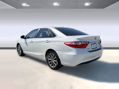 Used 2017 Toyota Camry XLE FWD image 3
