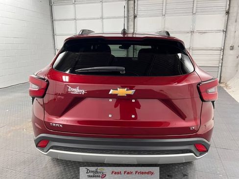 Used 2025 Chevrolet Trax LT w/ LT Convenience Package FWD image 8