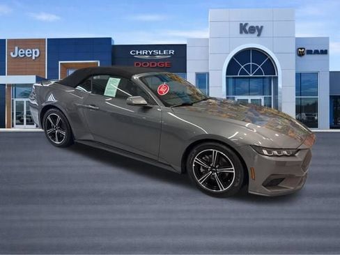 Used 2025 Ford Mustang Premium image 9