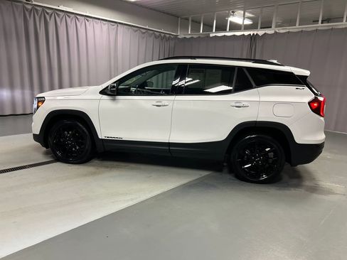 Used 2023 GMC Terrain SLT w/ Elevation Edition image 4