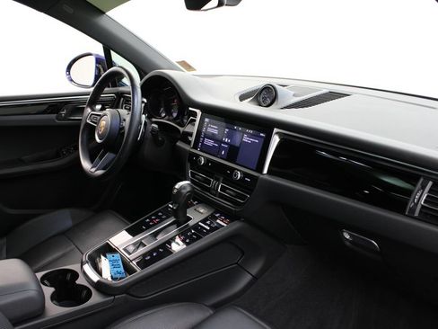 Certified 2023 Porsche Macan AWD/4WD image 31
