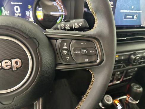 Used 2024 Jeep Wrangler Unlimited w/ Convenience Group image 16