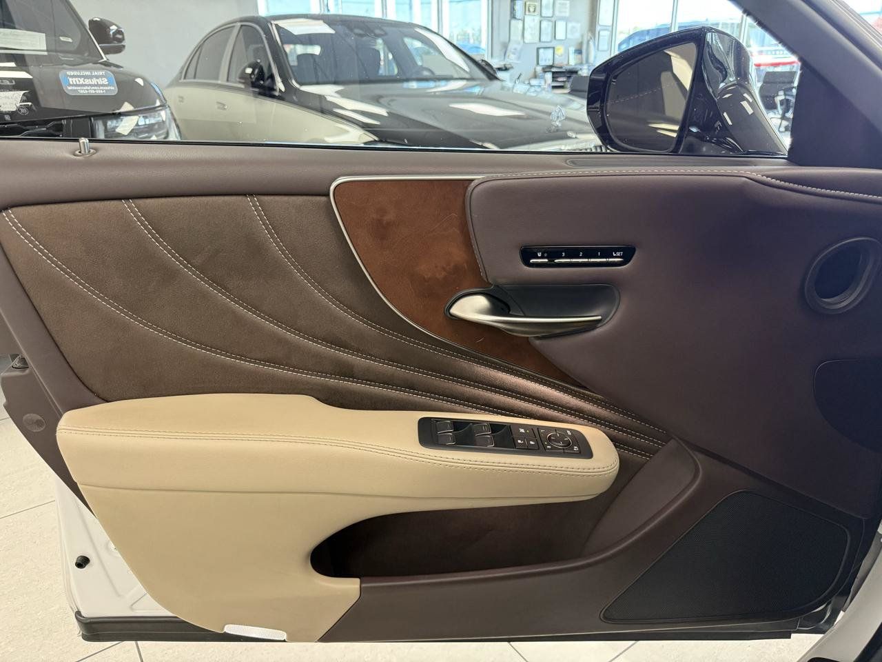 Used 2018 Lexus LS 500 w/ Accessory Package (Z2) RWD image 9