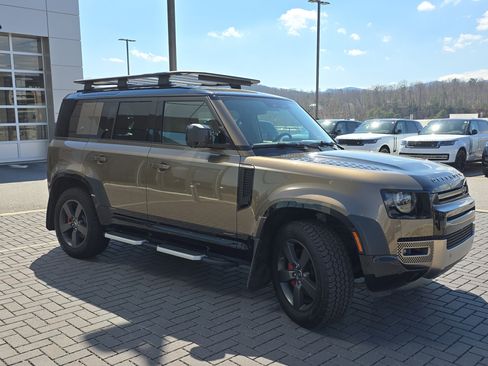 Used 2021 Land Rover Defender 110 X image 3