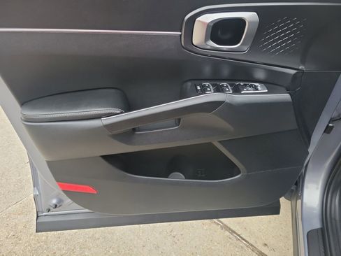 Used 2022 Kia Sorento S w/ Panoramic Sunroof Package image 12