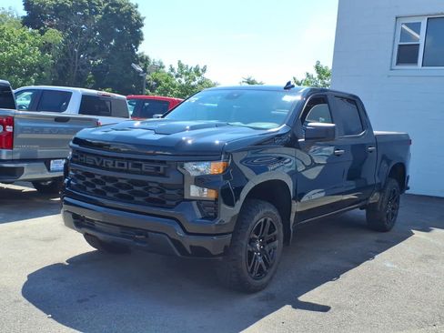 Used 2024 Chevrolet Silverado 1500 Custom Trail Boss w/ Midnight Edition AWD/4WD image 3