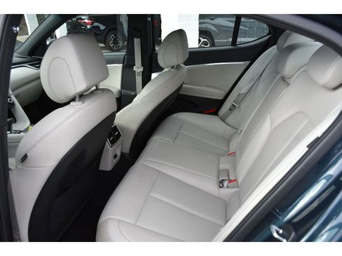 Used 2025 Genesis G70 2.5T image 11