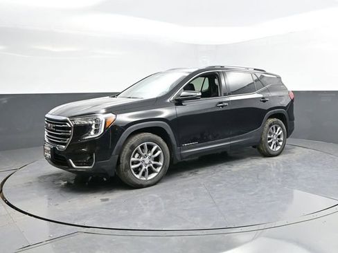 Used 2024 GMC Terrain SLT AWD/4WD image 3