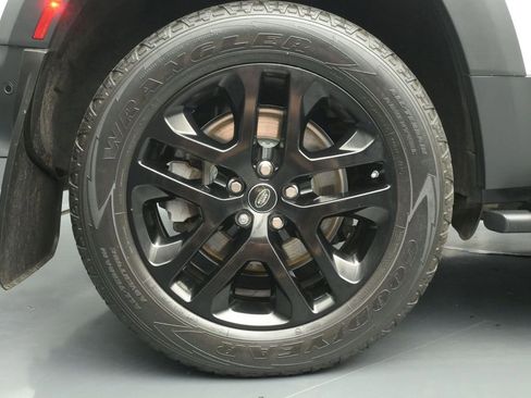 Used 2020 Land Rover Defender 110 HSE AWD/4WD image 16