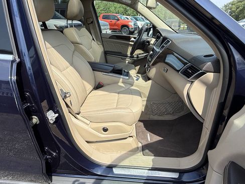 Used 2014 Mercedes-Benz GL 350 BlueTEC 4MATIC image 28