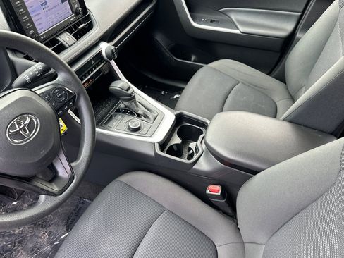 Used 2021 Toyota RAV4 LE w/ Carpet Mat Package (TMS) AWD/4WD image 7
