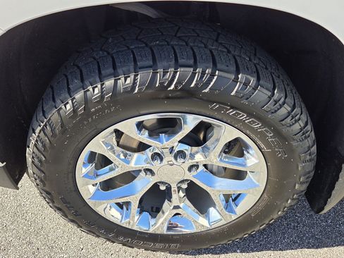Used 2023 Chevrolet Tahoe LT w/ Luxury Package AWD/4WD image 9