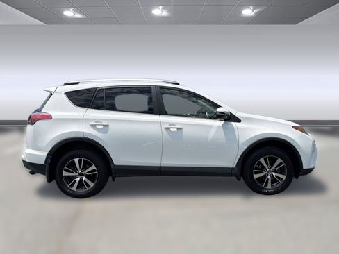 Used 2018 Toyota RAV4 XLE AWD/4WD image 8