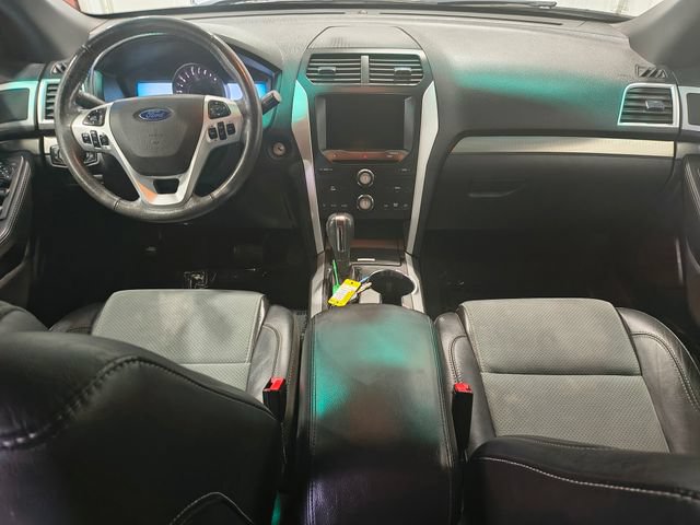 Used 2015 Ford Explorer XLT w/ Equipment Group 202B AWD/4WD image 16