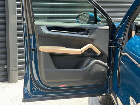 New 2025 Porsche Cayenne image 15
