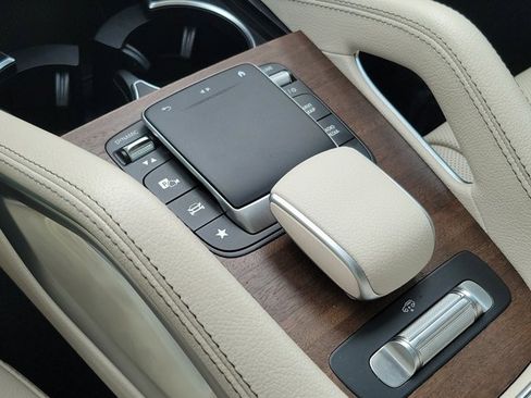 Used 2022 Mercedes-Benz GLS 450 4MATIC image 31