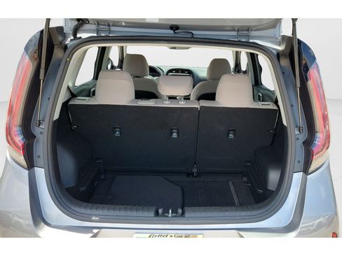 Used 2025 Kia Soul LX FWD image 13