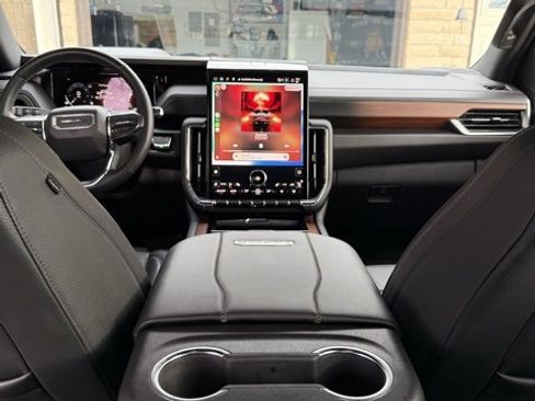 Used 2025 GMC Yukon XL Denali image 9