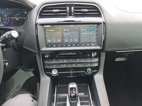 Used 2020 Jaguar F-PACE SVR image 15