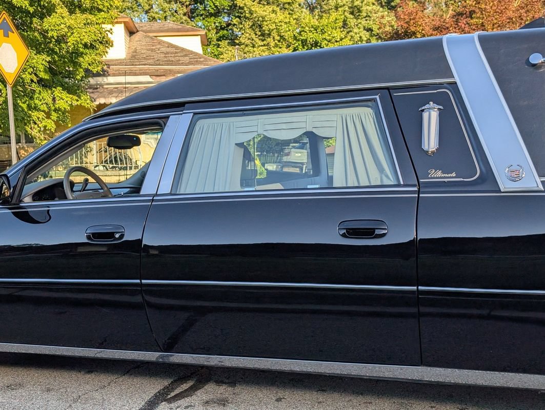 Used 2009 Cadillac DTS Hearse FWD image 27