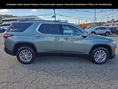 Used 2023 Chevrolet Traverse LT image 2