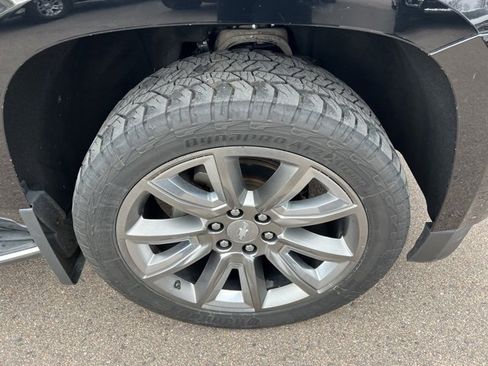 Used 2015 Chevrolet Suburban LTZ image 12