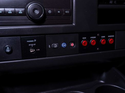 Used 2014 Chevrolet Express 2500 RWD image 18